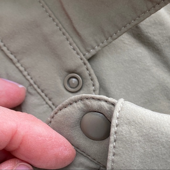 MEC insect-repelling hiking shirt size L - Picture 5 of 9